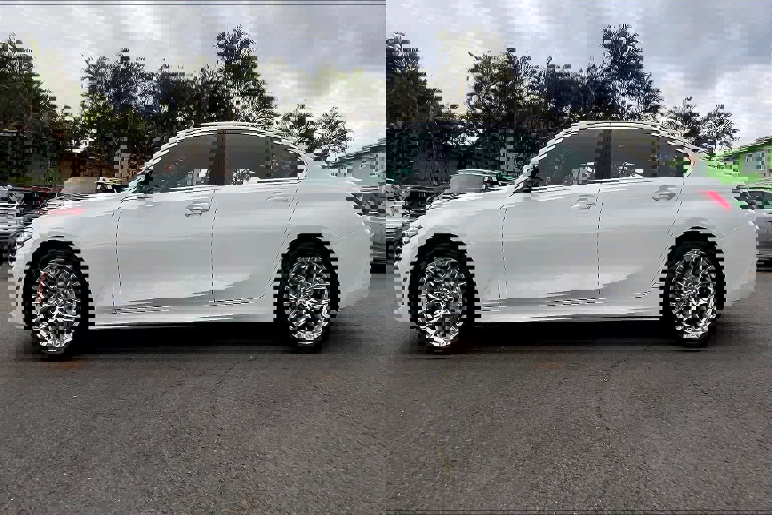 Used 2025 BMW 330i Sedan image 5