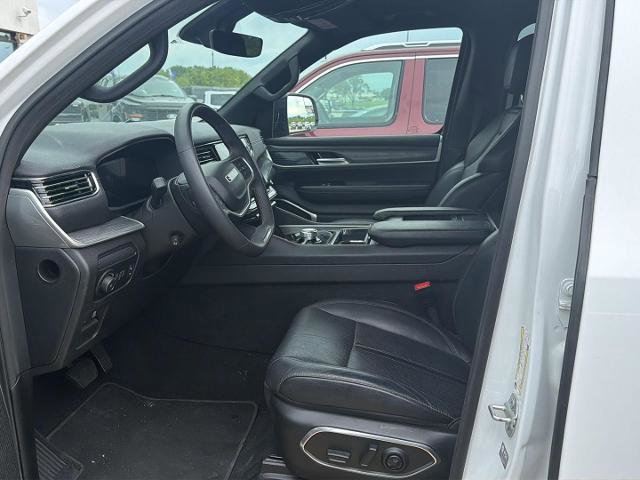 Used 2023 Jeep Wagoneer L Series II AWD/4WD image 5