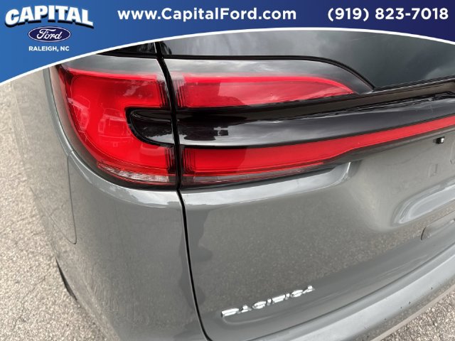 Used 2025 Chrysler Pacifica Select FWD image 15