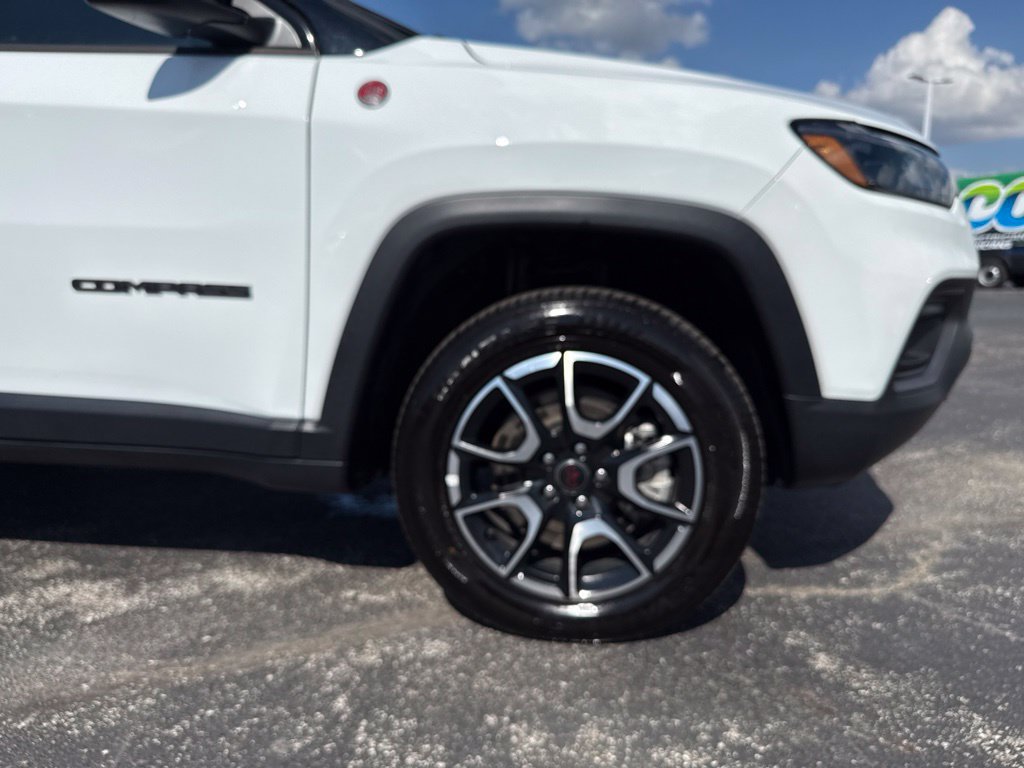 Used 2025 Jeep Compass Trailhawk AWD/4WD image 42