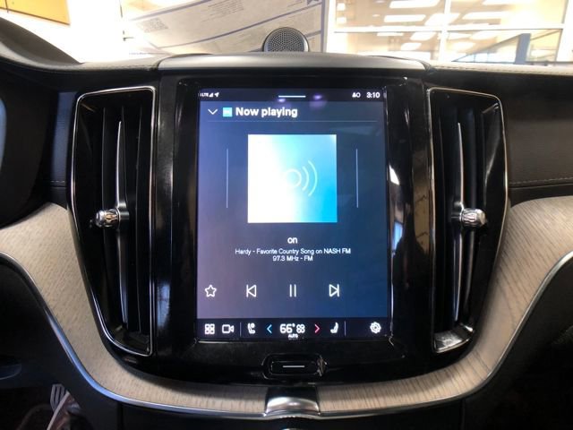 Used 2022 Volvo XC60 B5 Inscription image 15