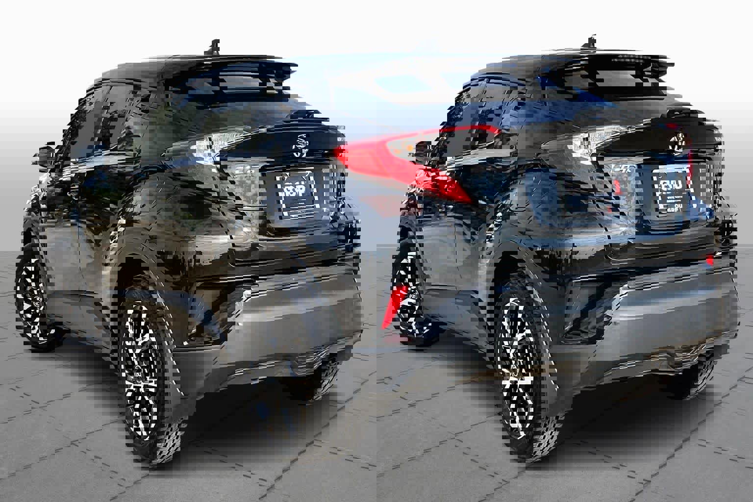 Used 2022 Toyota C-HR XLE image 11