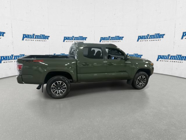 Used 2022 Toyota Tacoma TRD Sport w/ TRD Premium Sport Package AWD/4WD image 13