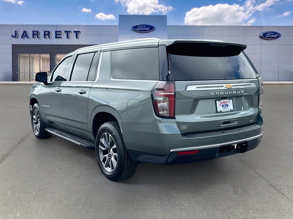 Used 2024 Chevrolet Suburban LT w/ Luxury Package RWD image 5