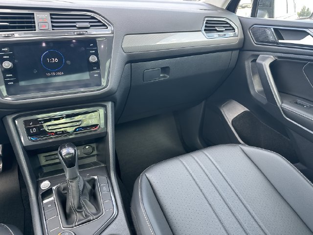 Used 2023 Volkswagen Tiguan SE AWD/4WD image 17