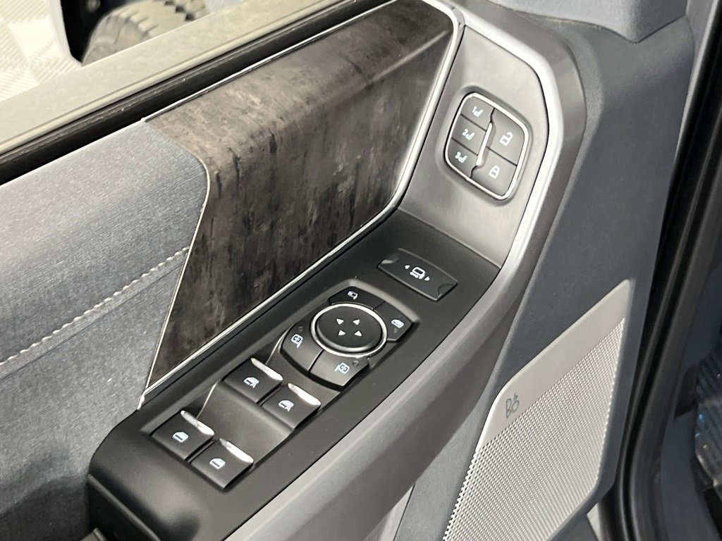 Certified 2025 Ford F350 Lariat image 26