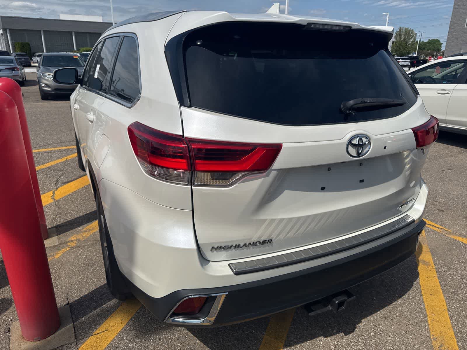 Used 2019 Toyota Highlander AWD V6 image 28