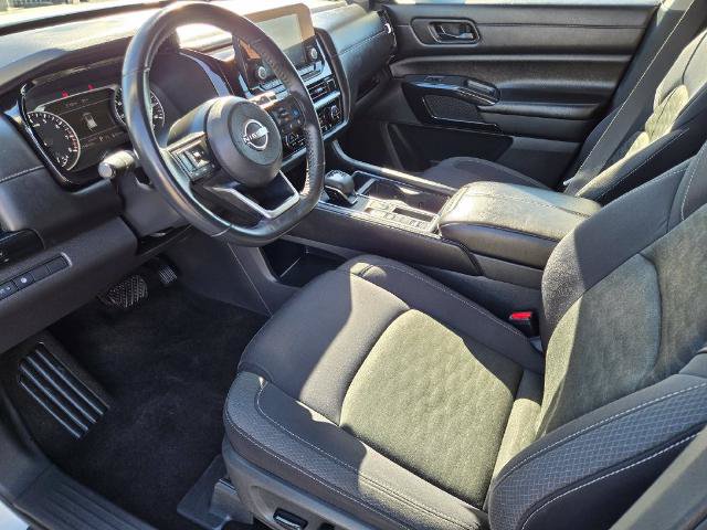 Used 2024 Nissan Pathfinder SV FWD image 15