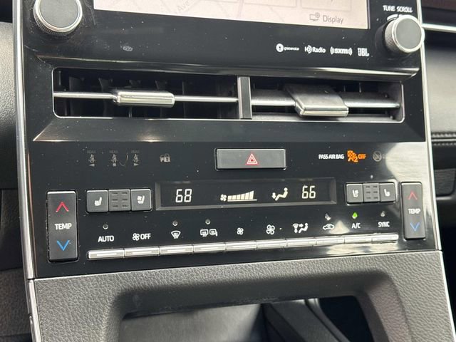 Used 2021 Toyota Avalon Limited image 14