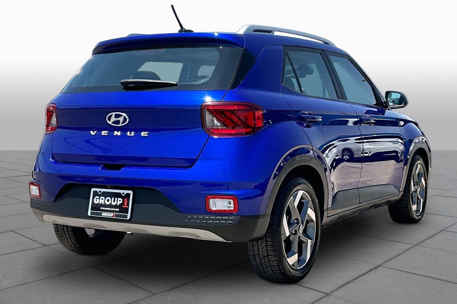 Used 2024 Hyundai Venue SEL FWD image 12