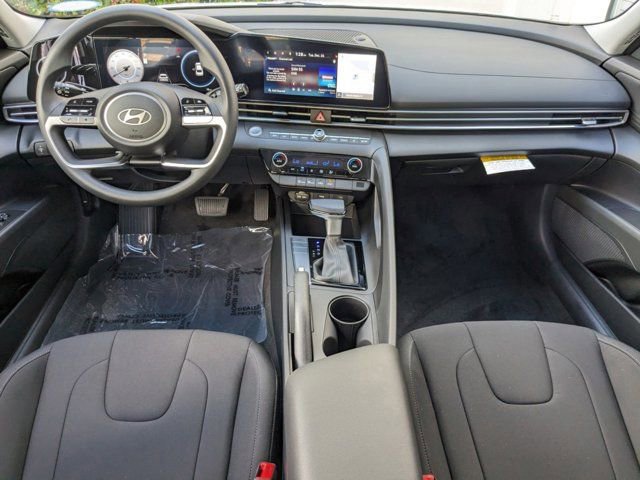 Used 2025 Hyundai Elantra Sport image 12