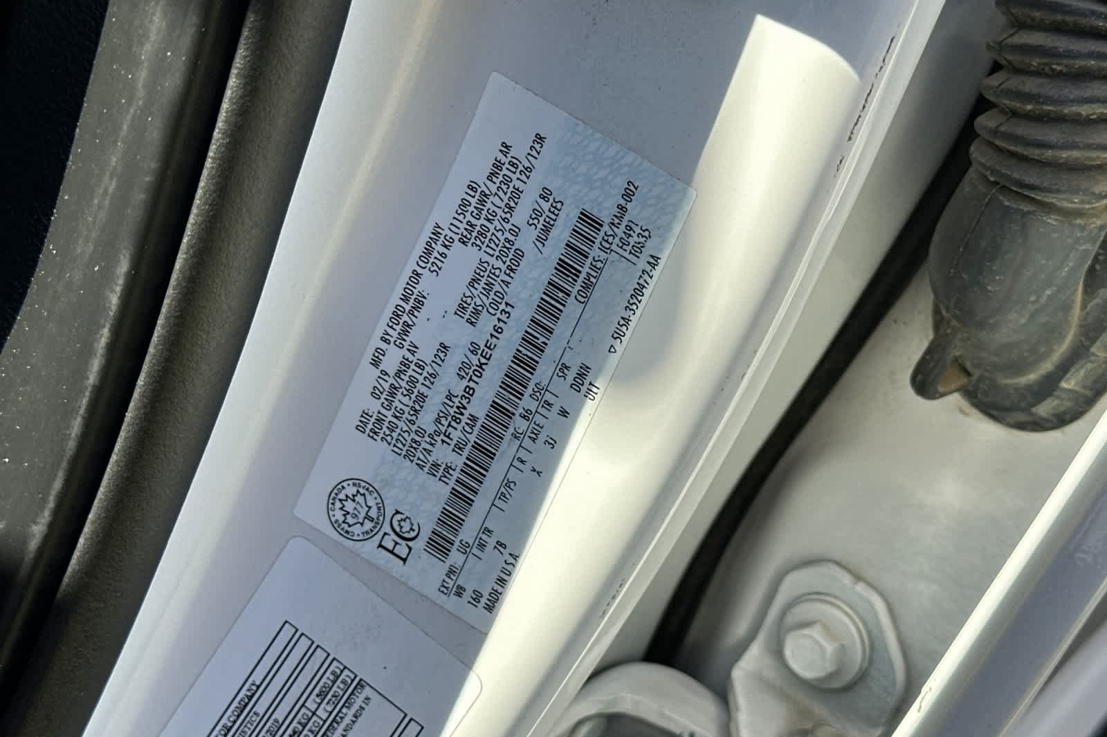 Certified 2019 Ford F350 Platinum w/ Platinum Ultimate Package AWD/4WD image 28