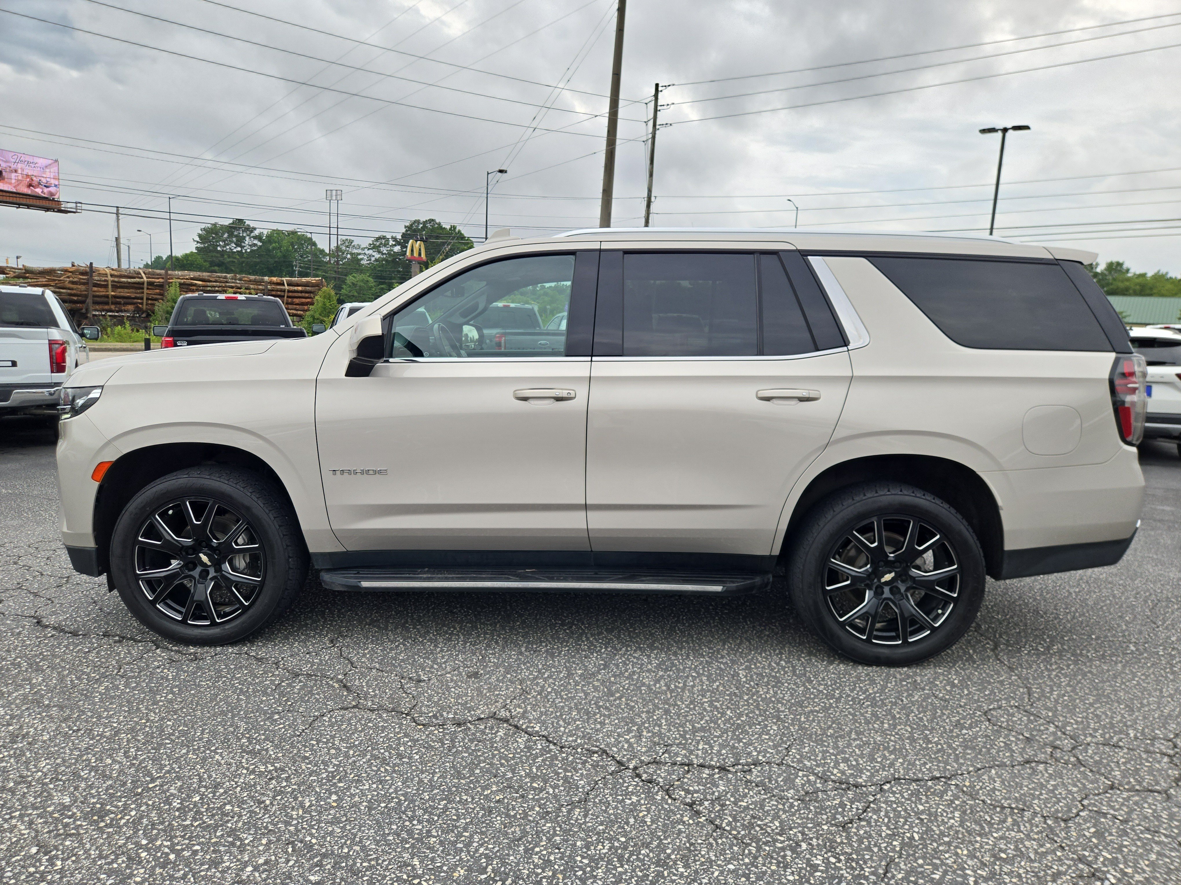 Used 2021 Chevrolet Tahoe LT w/ Rear Media and Nav Package RWD image 11