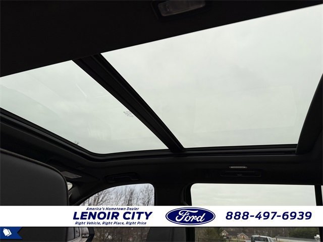 Used 2023 Chevrolet Suburban High Country image 17