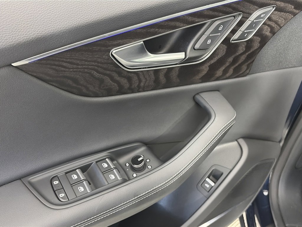 Used 2023 Audi Q8 Prestige image 24