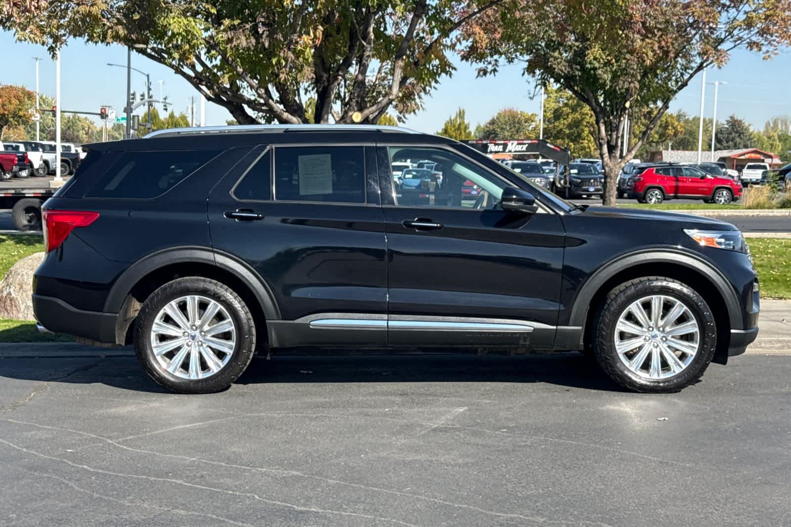 Certified 2021 Ford Explorer Limited w/ Hybrid Equipment Group 310A AWD/4WD image 8