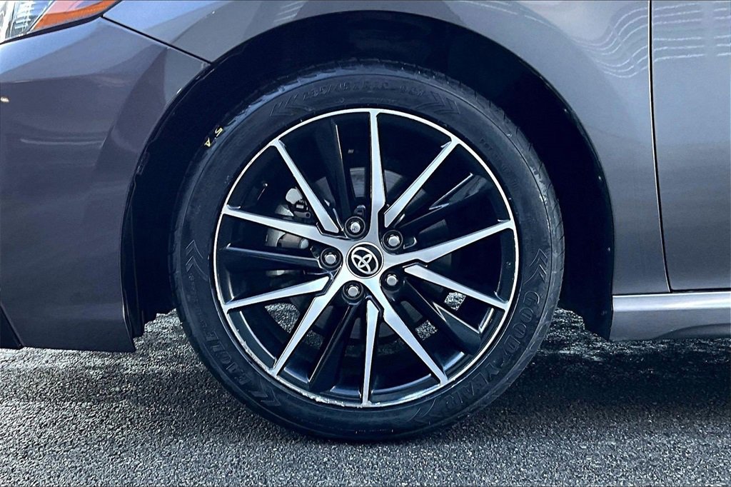 Used 2023 Toyota Camry SE image 9