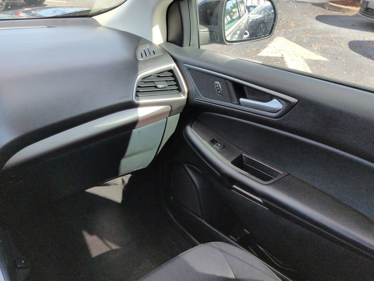 Certified 2022 Ford Edge SE w/ Black Appearance Package image 17