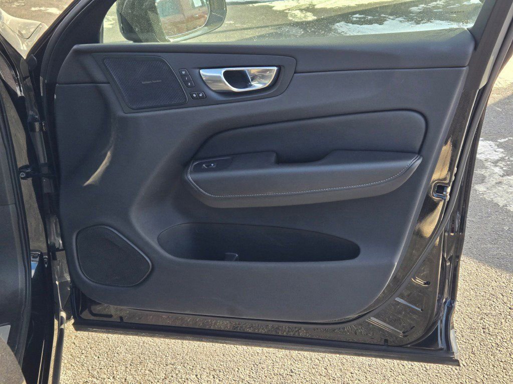 Used 2022 Volvo XC60 T8 Inscription w/ Advanced Package image 7