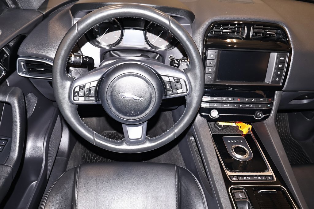 Used 2018 Jaguar F-PACE Premium image 26