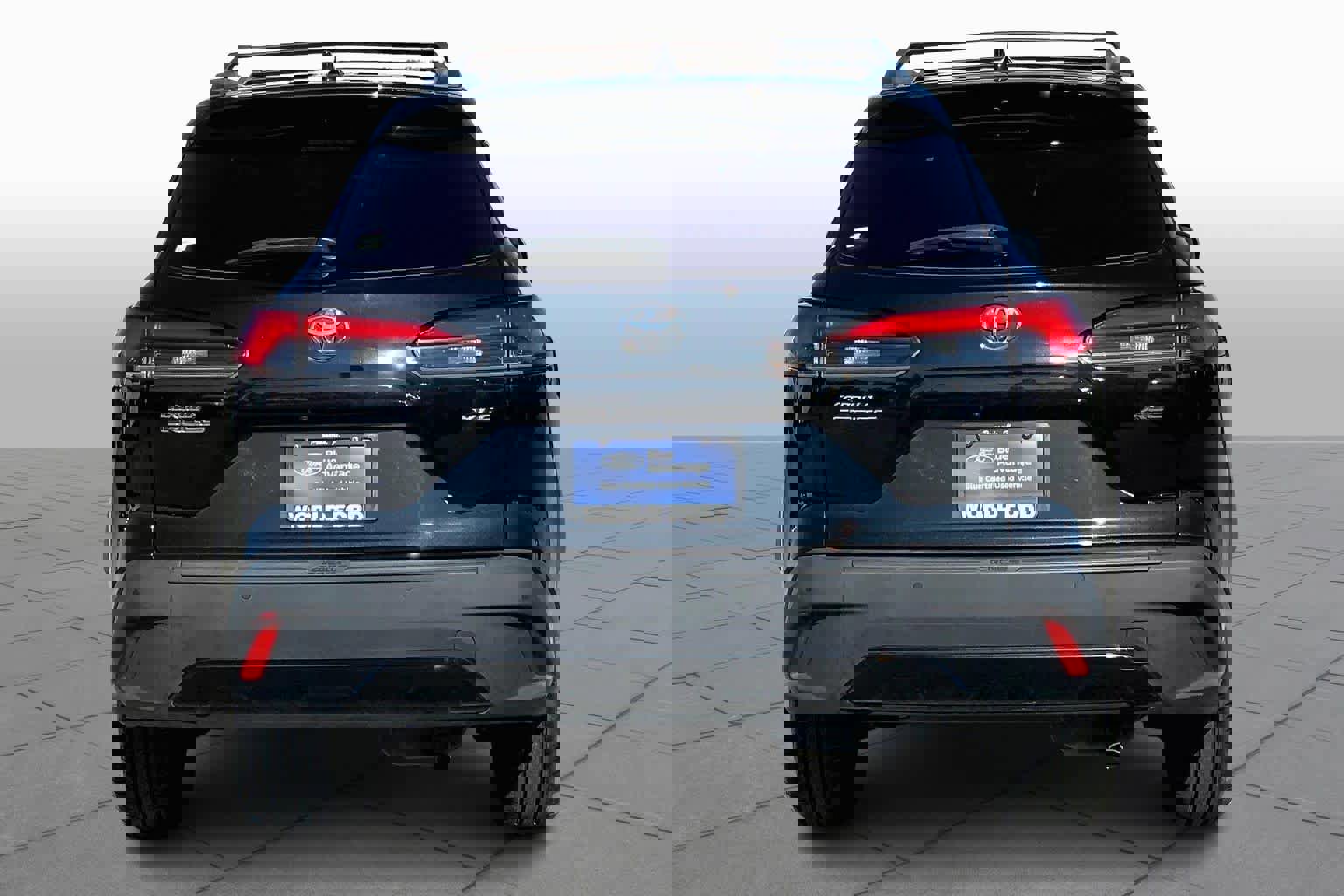 Used 2022 Toyota Corolla Cross XLE image 4