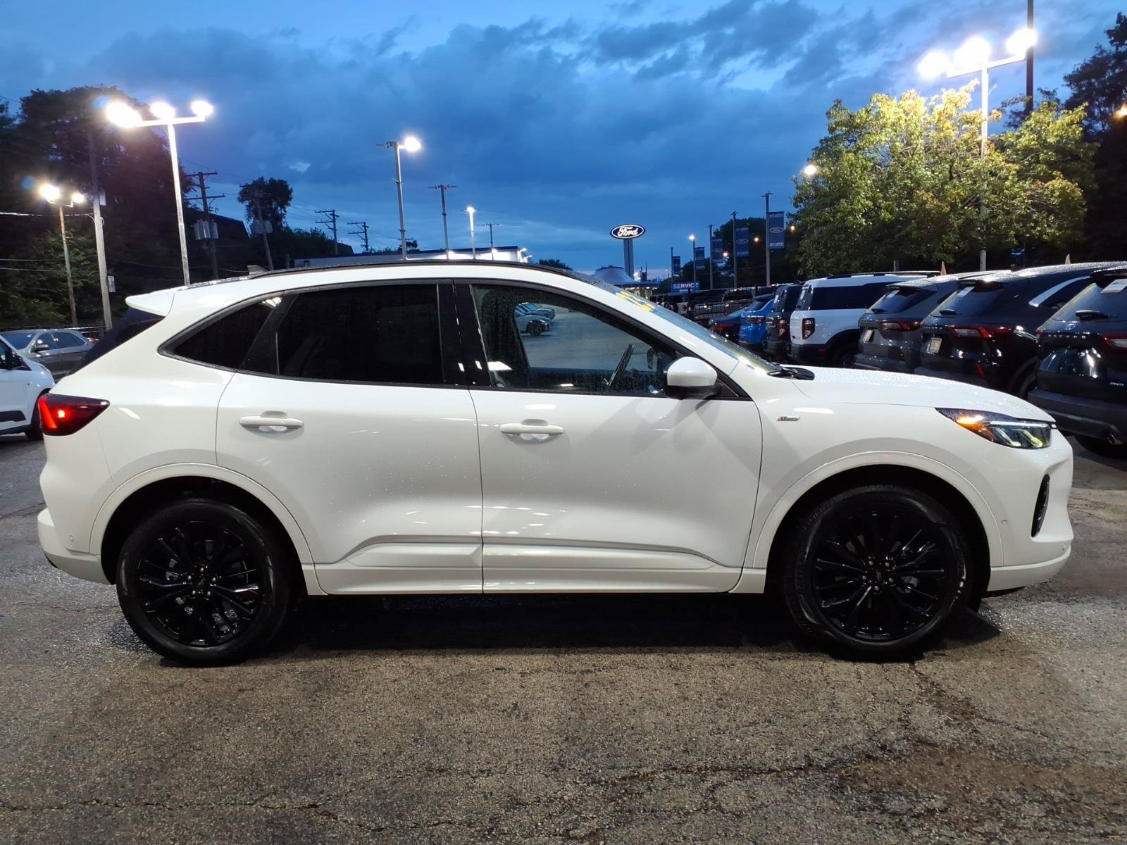 Certified 2023 Ford Escape ST-Line Elite w/ Premium Technology Package AWD/4WD image 2