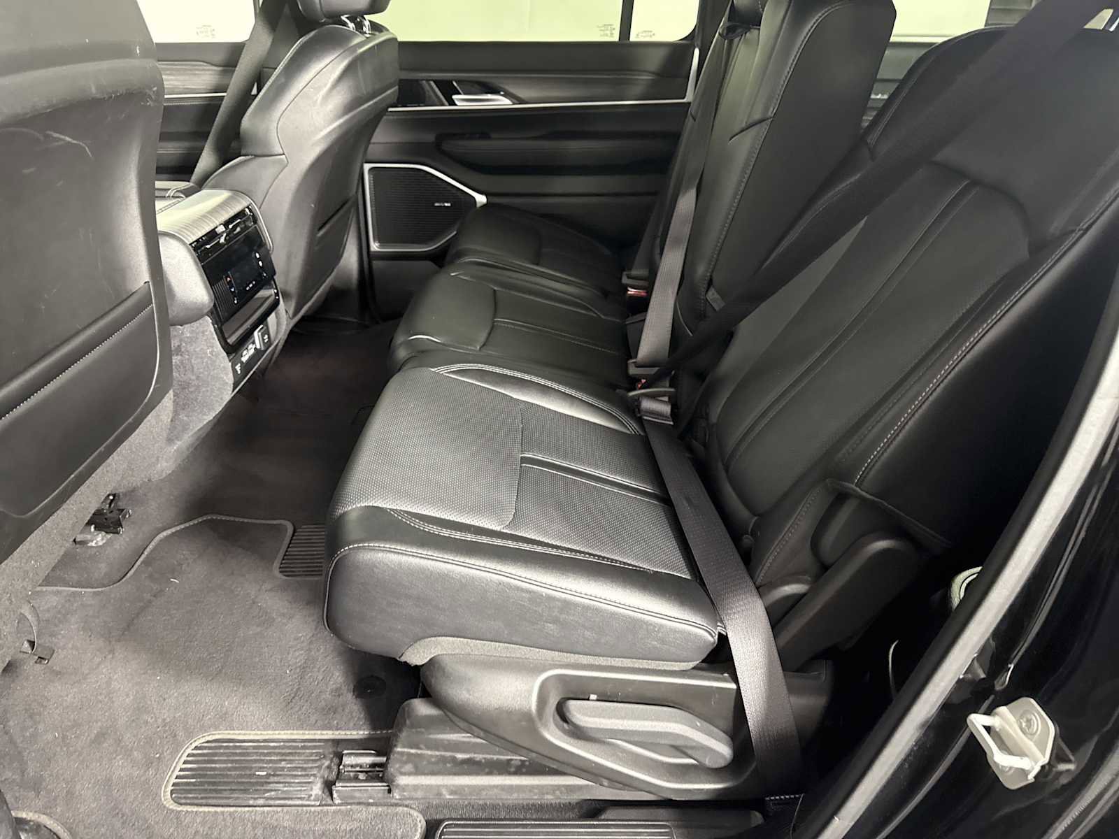 Used 2024 Jeep Wagoneer L Series II w/ Flexible Seating Group image 24