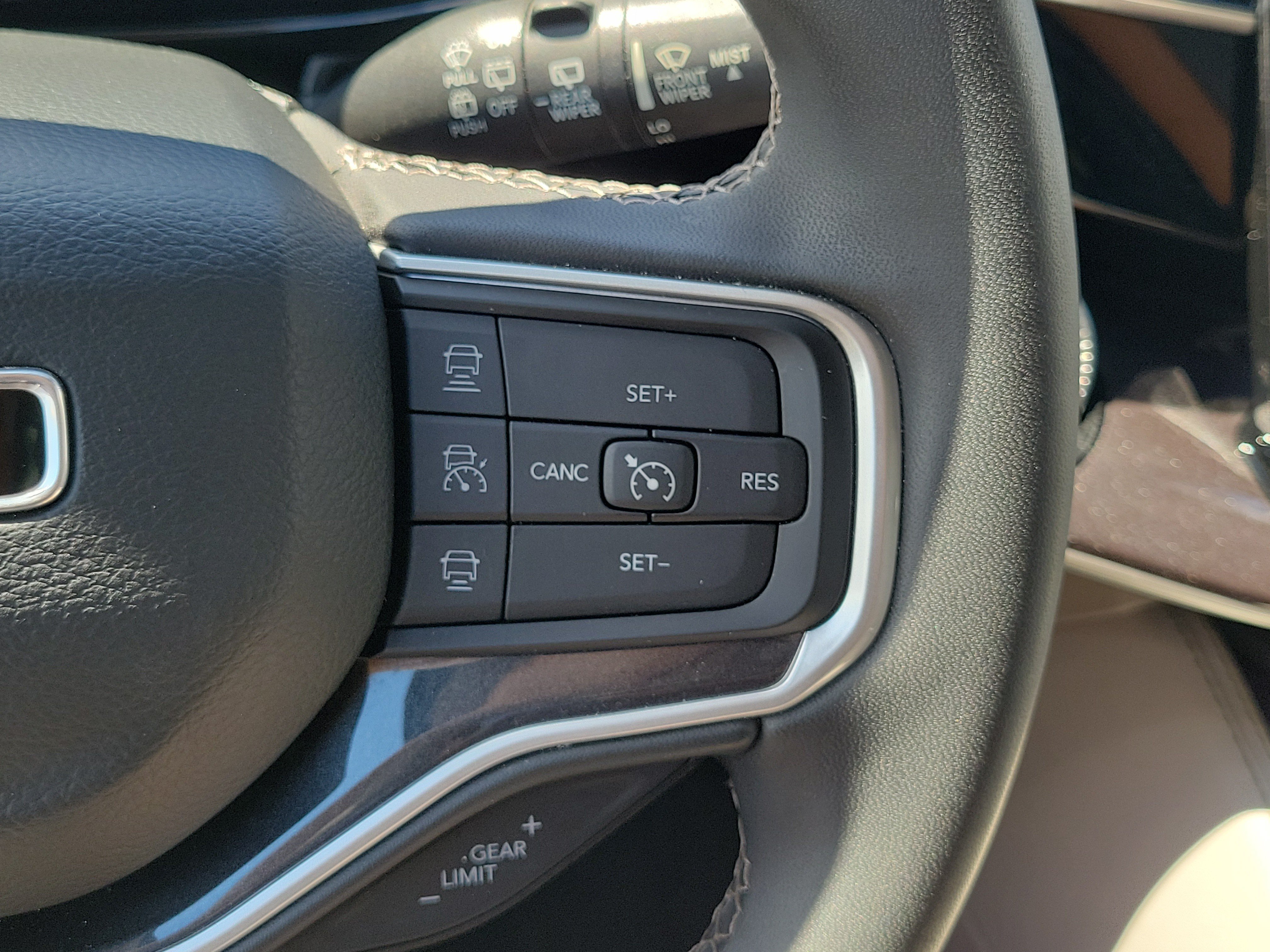 Used 2023 Jeep Wagoneer 4WD w/ Premium Group I image 24