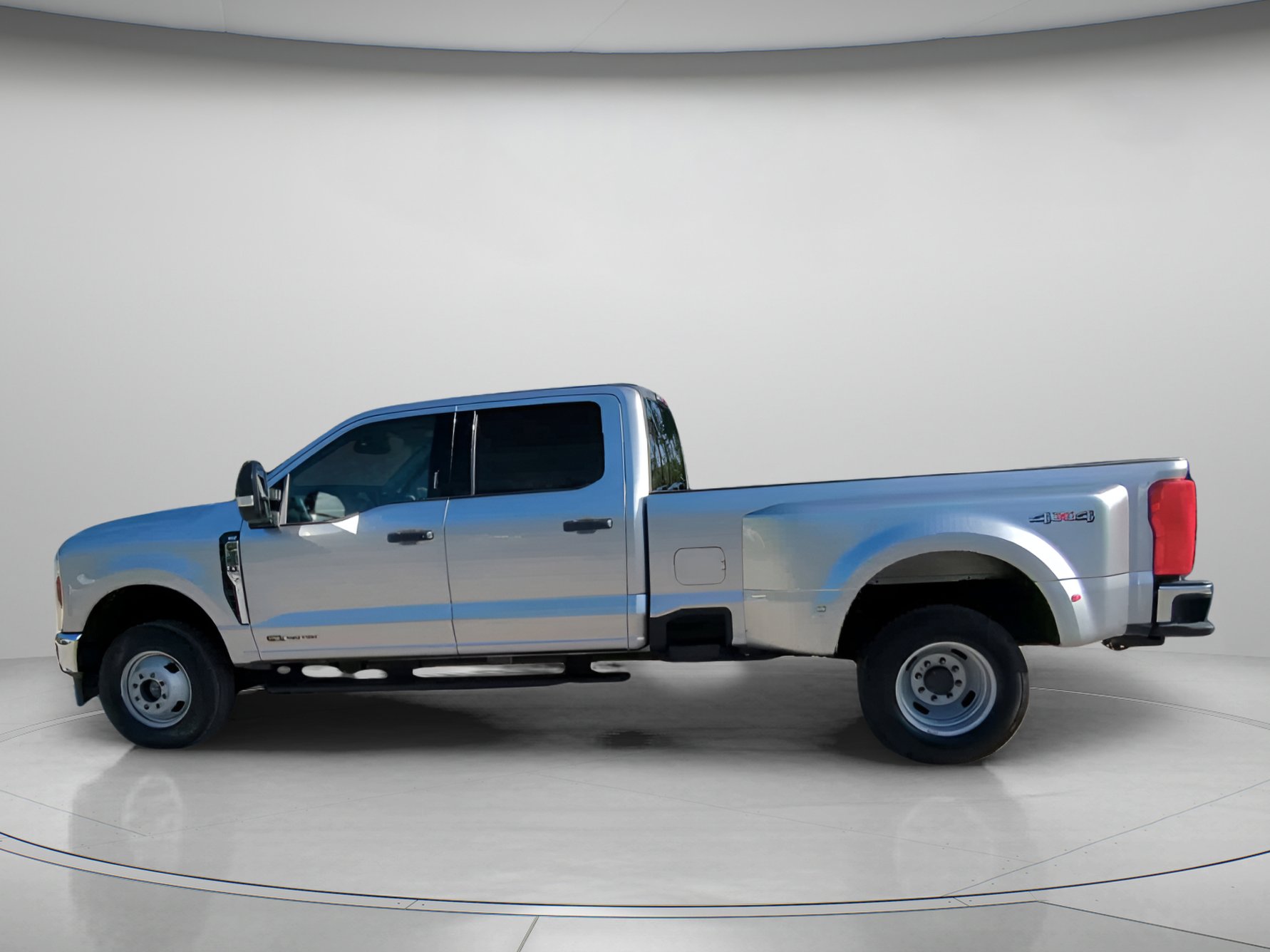 Certified 2024 Ford F350 XLT AWD/4WD image 17