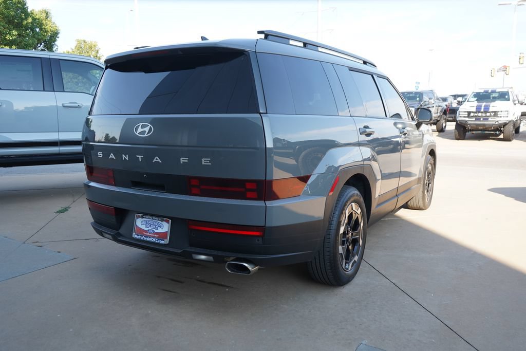 Used 2025 Hyundai Santa Fe SEL FWD image 10