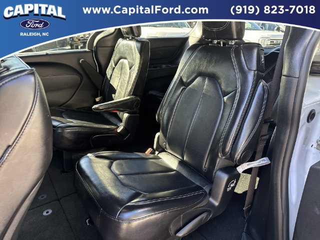 Used 2025 Chrysler Pacifica Select FWD image 17