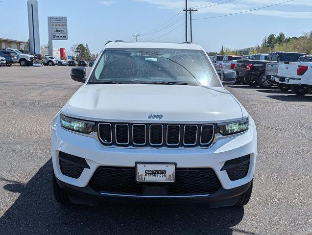 Used 2023 Jeep Grand Cherokee Laredo AWD/4WD image 2