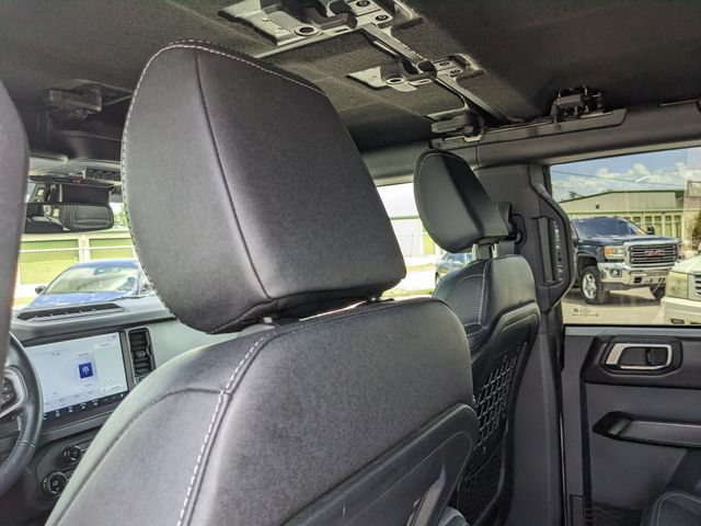 Certified 2025 Ford Bronco Badlands w/ Sasquatch Package AWD/4WD image 17