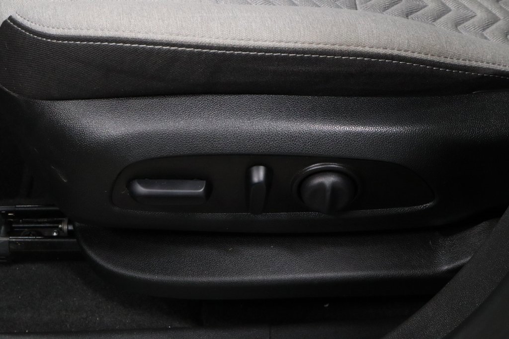 Used 2023 Chevrolet Equinox LS image 23