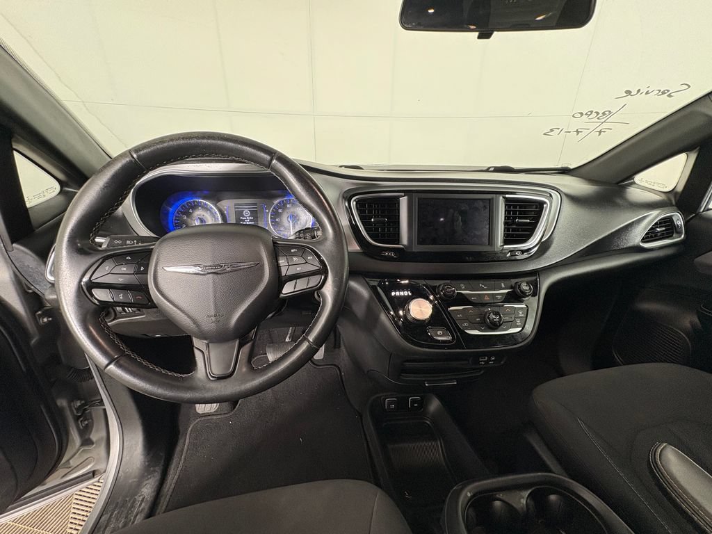 Used 2018 Chrysler Pacifica Touring Plus w/ S Appearance Package FWD image 8