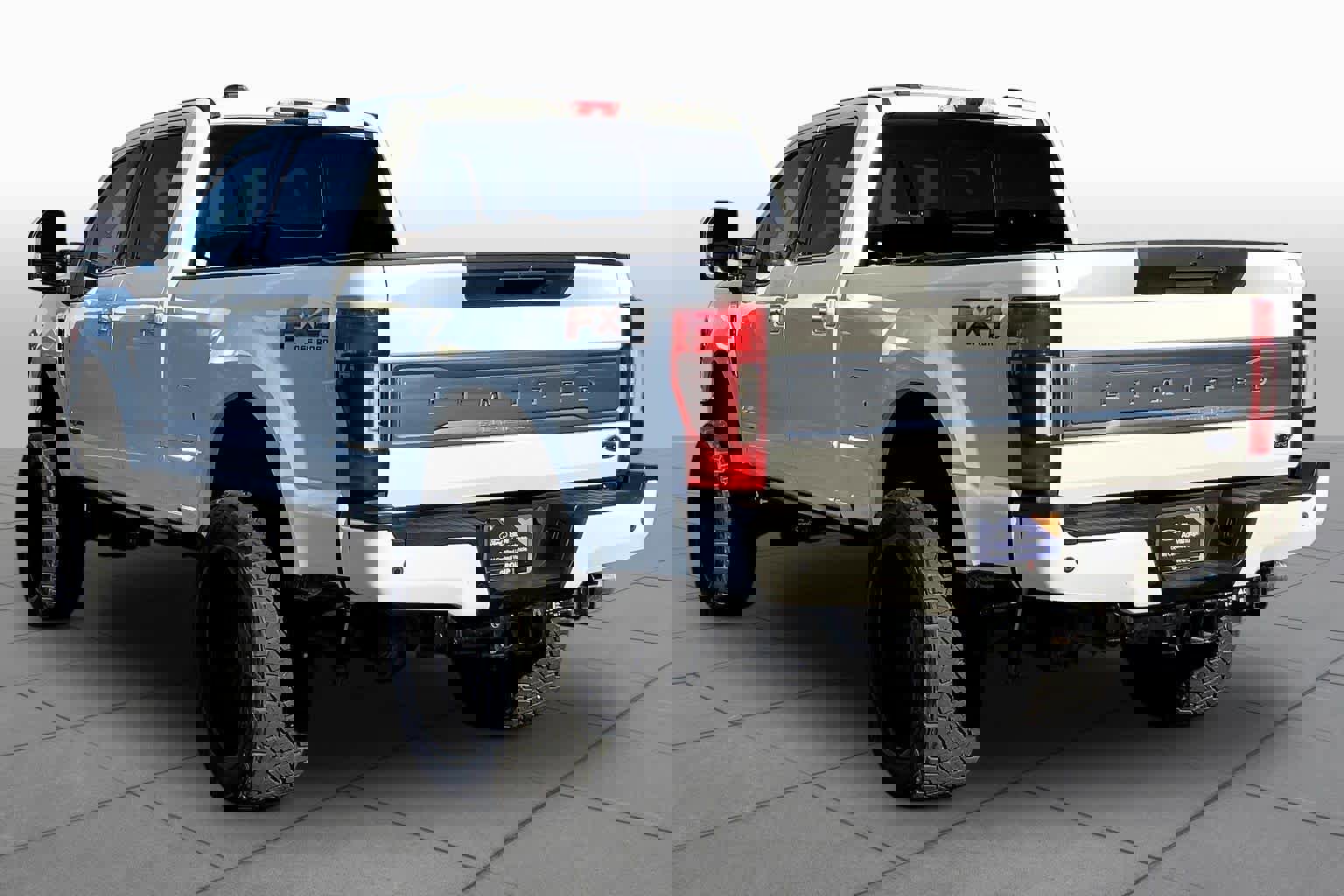 Certified 2022 Ford F250 Limited w/ FX4 Off-Road Package image 2