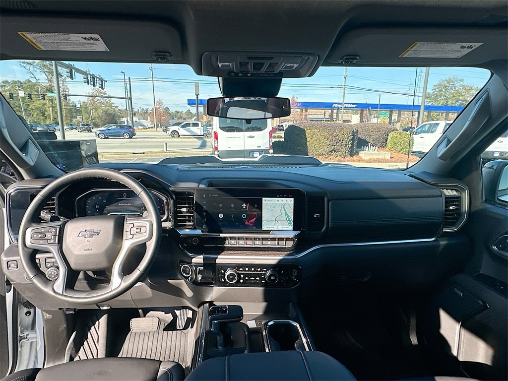 Used 2025 Chevrolet Silverado 1500 LT Trail Boss w/ Convenience Package II image 3