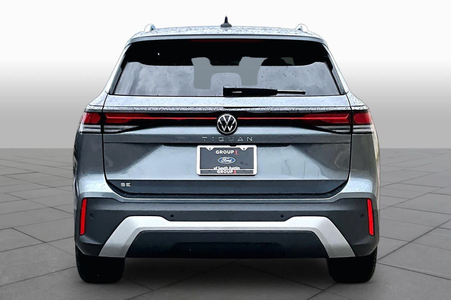 Used 2026 Volkswagen Tiguan SE FWD image 5