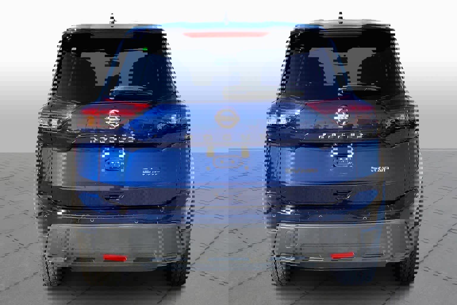 Used 2024 Nissan Rogue SV image 4