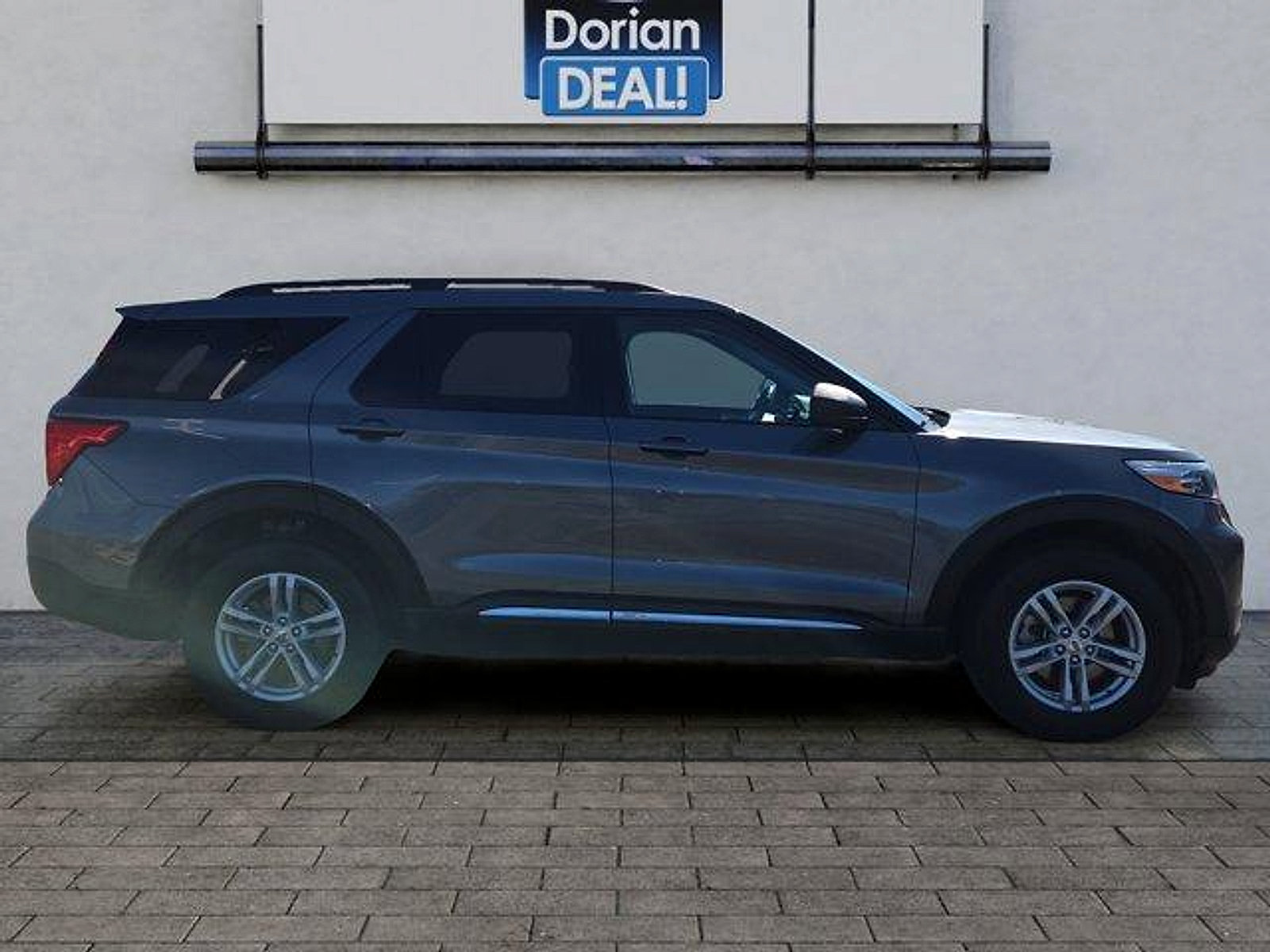 Certified 2024 Ford Explorer XLT AWD/4WD image 2