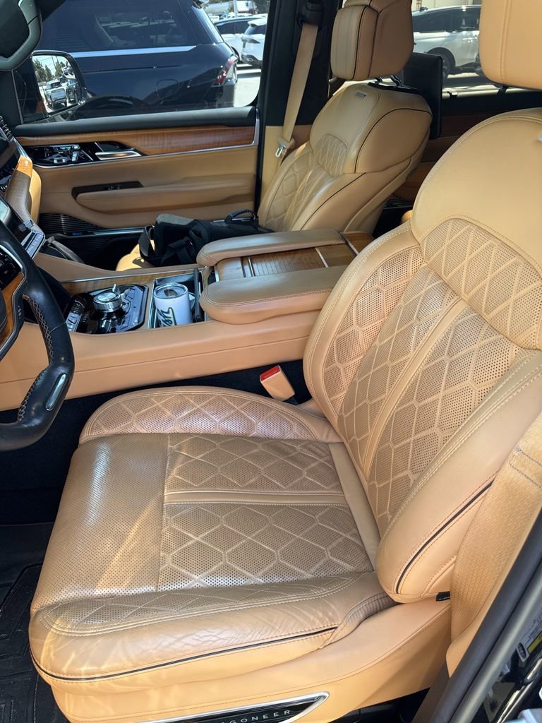 Used 2022 Jeep Grand Wagoneer Series III w/ Rear Seat Video Group 1 AWD/4WD image 6