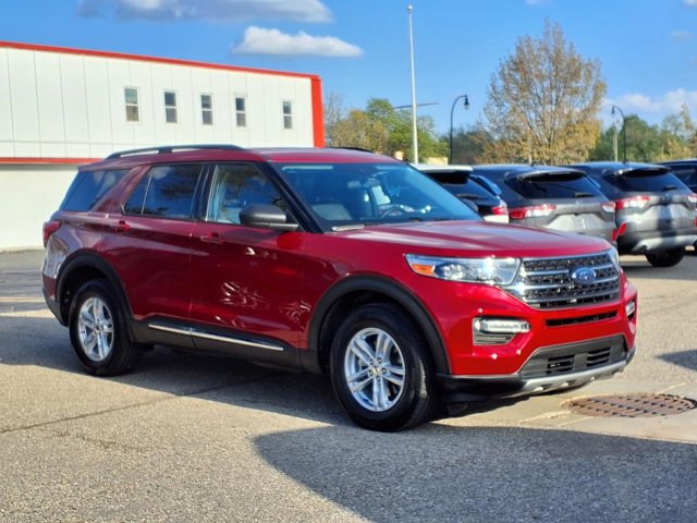 Certified 2023 Ford Explorer XLT w/ Equipment Group 202A AWD/4WD image 1