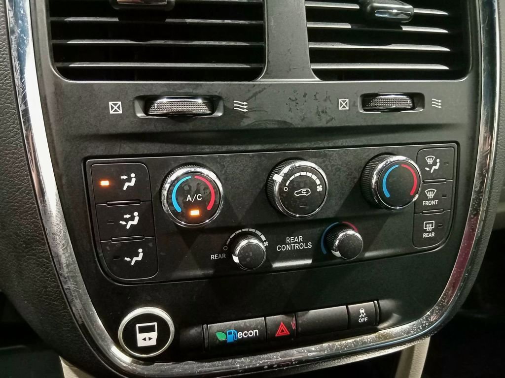 Used 2018 Dodge Grand Caravan SXT image 21