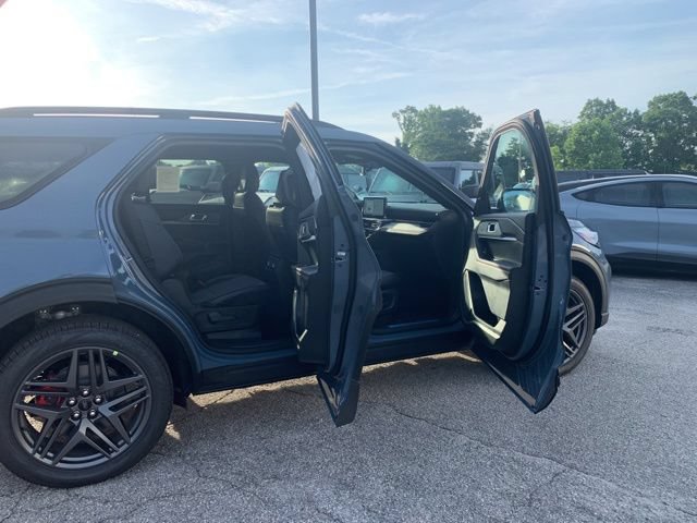Certified 2026 Ford Explorer ST-Line w/ ST-Line Street Pack AWD/4WD image 11