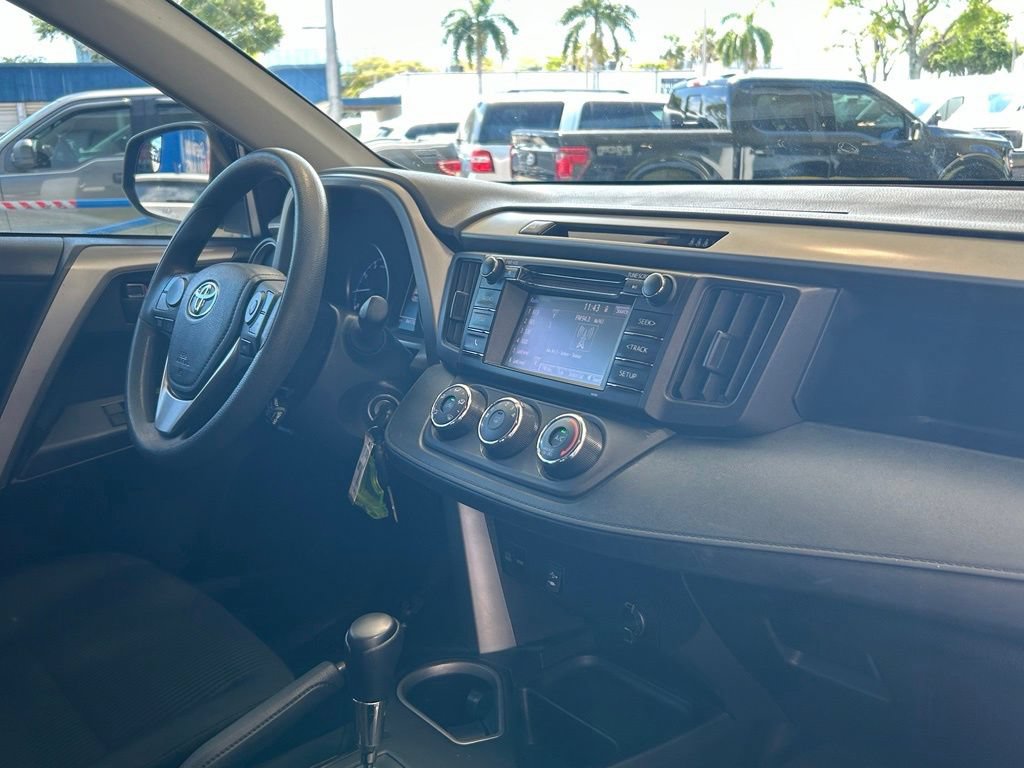 Used 2018 Toyota RAV4 LE FWD image 25