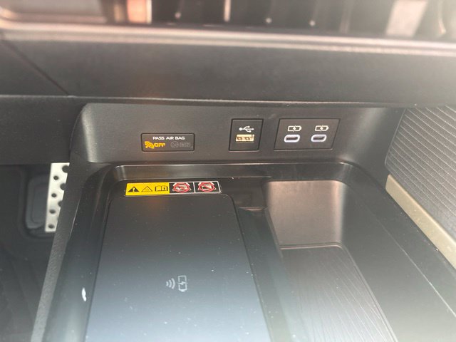 Used 2025 Toyota Camry SE w/ Convenience Package FWD image 25