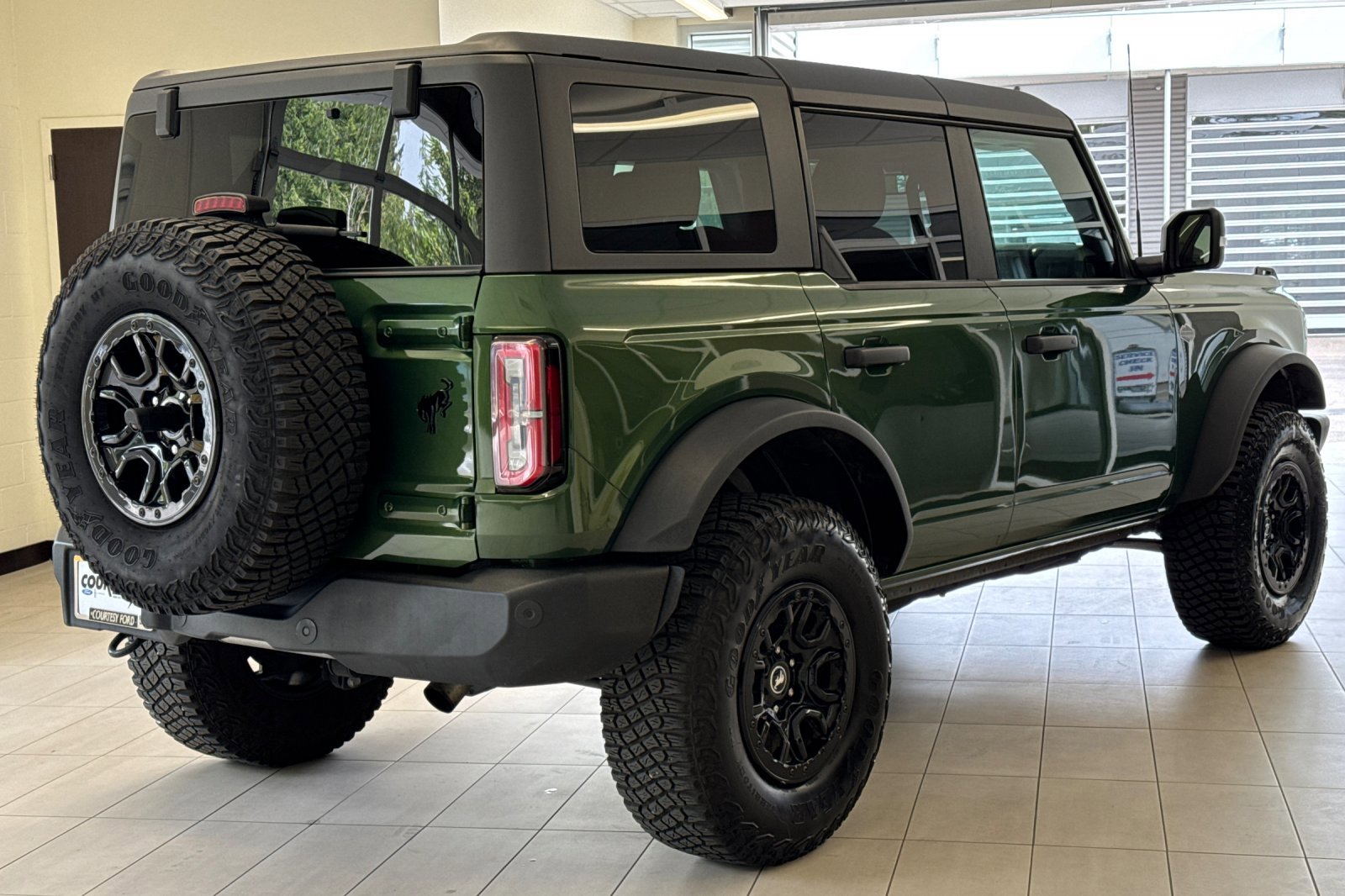 Certified 2023 Ford Bronco Wildtrak AWD/4WD image 4