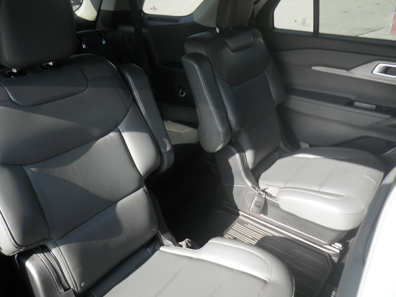 Certified 2025 Ford Explorer Active w/ Active Comfort Package AWD/4WD image 24