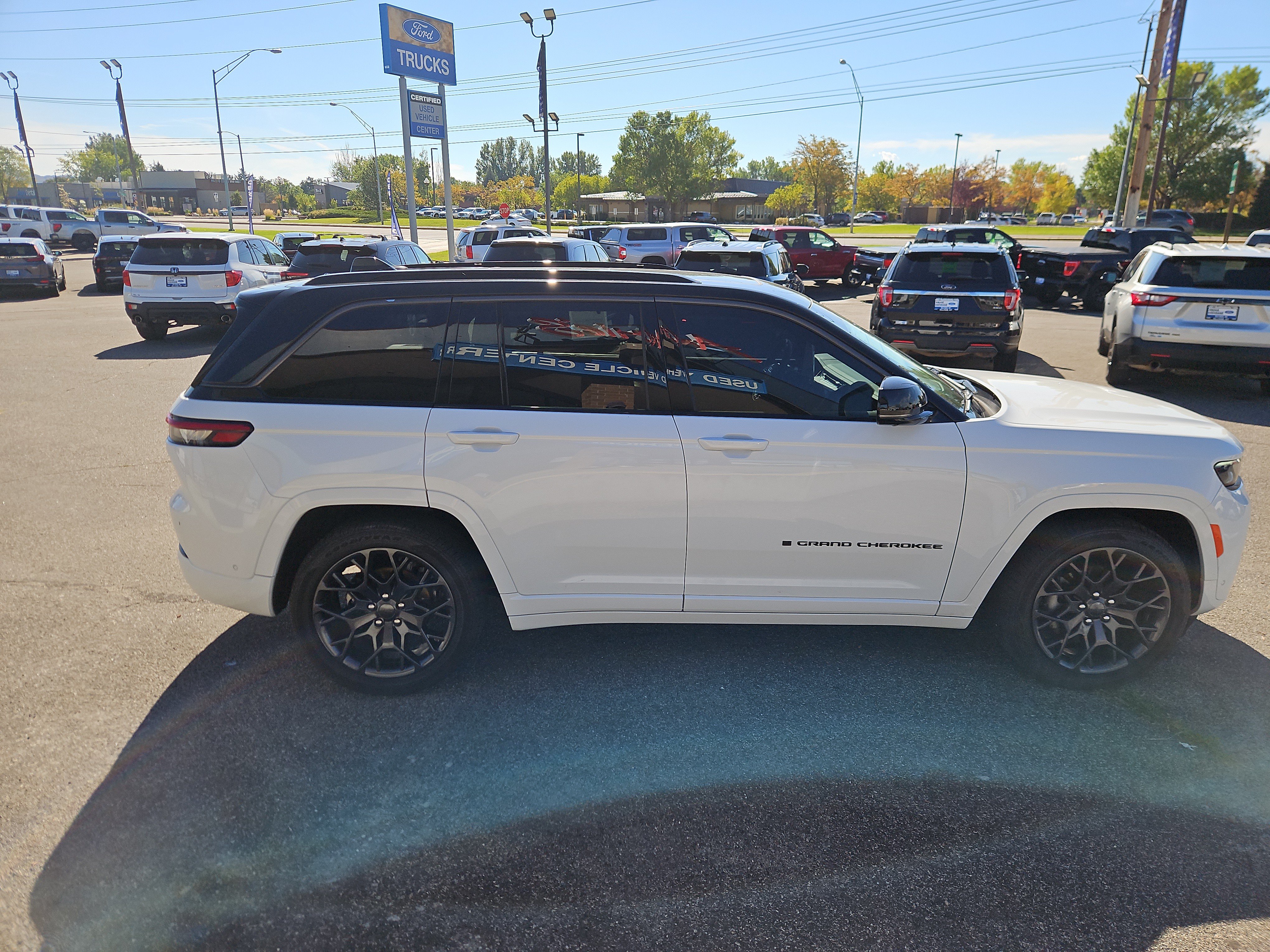 Used 2026 Jeep Grand Cherokee Summit w/ Obsidian Package AWD/4WD image 7