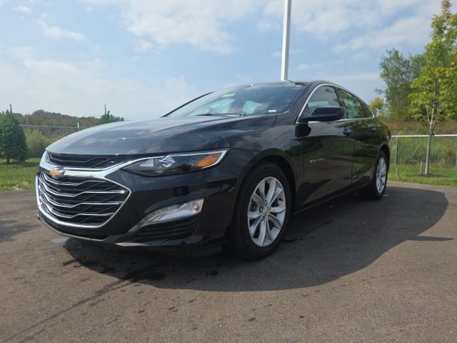 Used 2025 Chevrolet Malibu LT FWD image 2